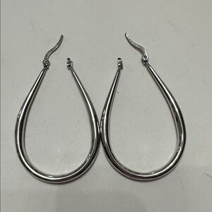 🧡Silver Toned Teardrop Hoop Earrings🧡